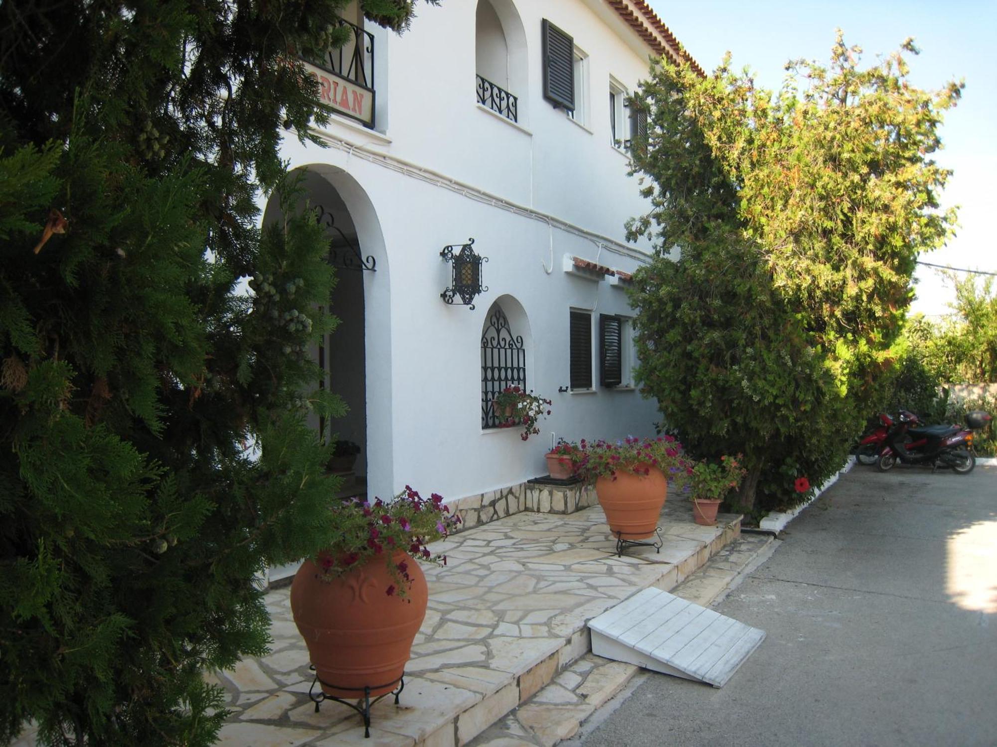 Filorian Hotel Apartments Ахарави Екстериор снимка