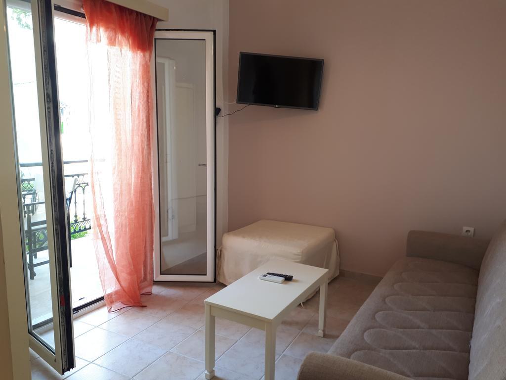 Filorian Hotel Apartments Ахарави Екстериор снимка